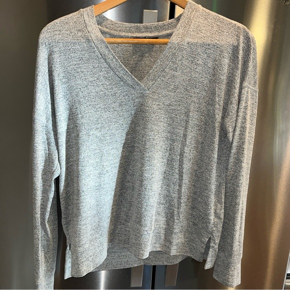 Banana Republic GRAY Long Sleeve V-Neck Knit Sweater Rayon Blend PULLOVER Mens M - Picture 1 of 14